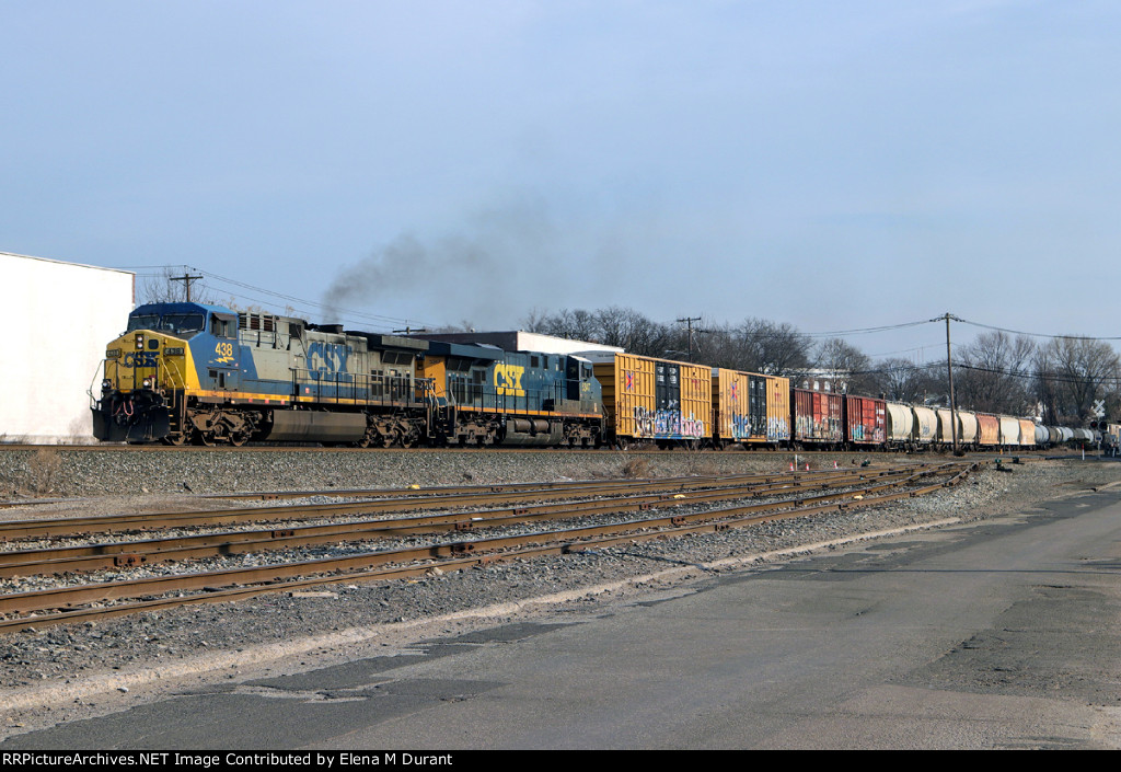 CSX 438 on Q-422